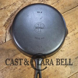 1940&#39;s Griswold No. 8 Cast Iron Skillet with Small Block Logo and Smooth Bottom, 704 N