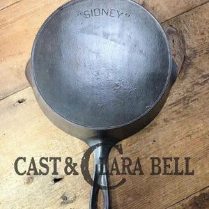 HTF and Gorgeous! 1905 Era Wagner made Sidney &quot;Arc logo&quot;, #7 Cast Iron Skillet. VERY good condition!