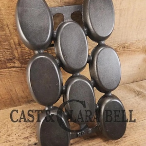 1920&#39;s and gorgeous!  Griswold No. 5 #943 p/n Muffin Gem Pan.  Open air design makes great cornbread or muffins!