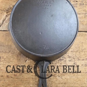 Harder to find 1920&#39;s era Stylized logo Wagner Ware #7 Cast Iron Skillet, #7G.  Great saute skillet!