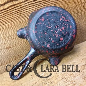 Collectible Griswold &quot;00&quot; Ashtray / Spoon Rest with Black and Red Enamel!  Small Novelty cast iron skillet for display or stove!
