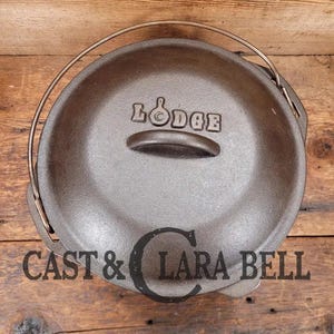 Lodge Egg Logo Dutch Oven.  Raised Lodge logo, beautiful cooker! SC24