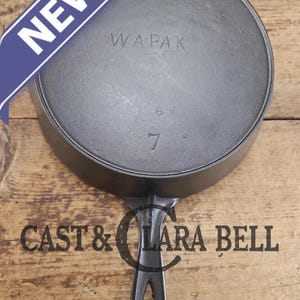 A beauty!! Early 1900&#39;s Wapak straight logo #7.  8 Makers Mark.  Cast Iron Skillet with Heat Ring