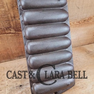 GREAT gift idea!  Mid 1900's Lodge Cornstick "Corn Pone" gem pan.  Makes wonderful bread sticks & cornbread!