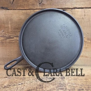 Popular 1930&#39;s Wagner #9 Round Griddle, Stylized Logo, 1109 G.  Perfect for grilled cheese, omelets and flat iron cooking!