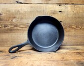 Awesome story, awesome pan, 1920 39 s Chicago Hardware Foundry 5 Skillet with Hammered Finish, 85 G. Restored and Ready to Use