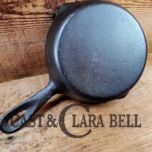 Unknown mystery egg skillet.  Really cool daily user to own and use.  Very similar to unmarked Wagner