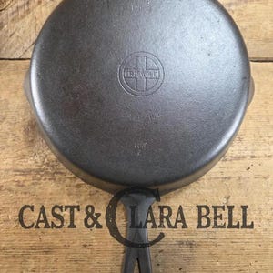 1940&#39;s Griswold No. 8 Cast Iron Skillet with Small Block Logo and Smooth Bottom, 704 Z