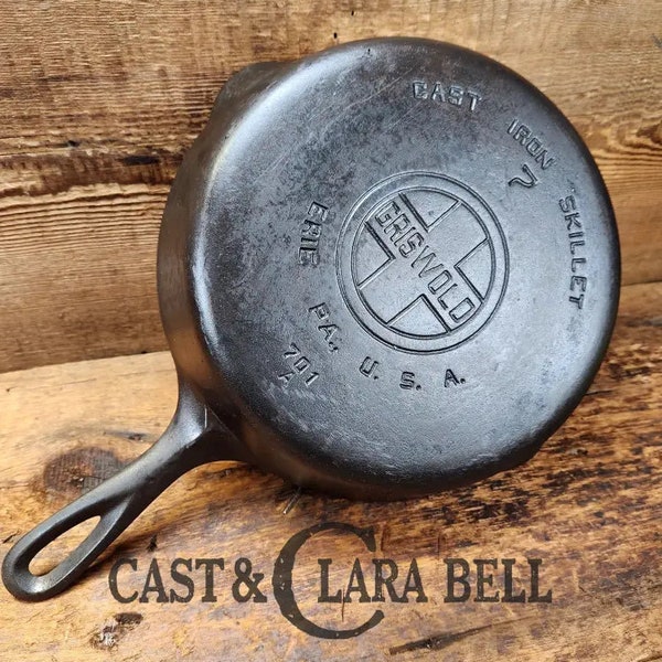 Priced to sell!  1930's Griswold #7 Skillet w Large Block Logo Smooth Bottom, 701 B.  See description