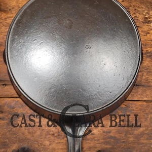 Beautiful 1920&#39;s Vollrath #8 Cast Iron Skillet with Heat Ring