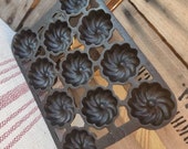 Vintage Lodge Raised 30 Turks Head Gem Pan. Bakes beautifully Perfect gift for bridal showers, baking pro 39 s or the kitchen gourmet