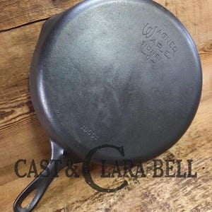 Awesome big bacon skillet!  Big 1930&#39;s Wagner Ware #10 Cast Iron Skillet with Stylized Logo, 1060 A
