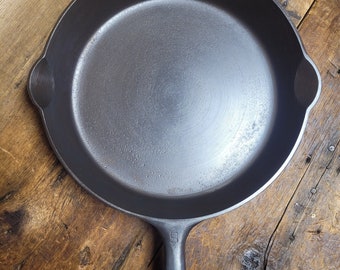 Priced to Sell! Unique groove handle style 1940's Griswold #9 (701 C) cast iron skillet.  Fully restored and ready to use!