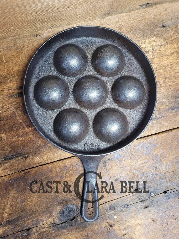 Sold at Auction: Vintage Griswold 949 Cast Iron Pop Over Muffin Pan