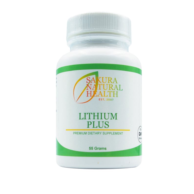 Puede incluir: Botella blanca con una etiqueta verde que dice "Sakura Natural Health Est. 2007 Lithium Plus Suplemento diet&eacute;tico premium 55 gramos".