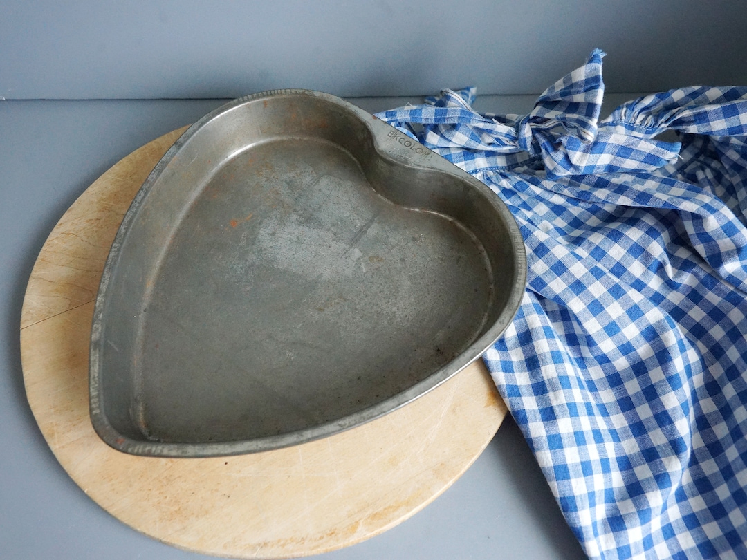 Antique Ekcoloy Heart Shaped Metal Baking Pan/kitchenware/heart/rustic ...