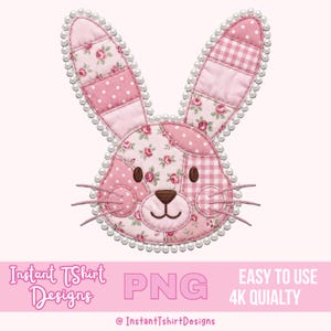 Op de afbeelding: Een roze en wit patchwork konijnengezicht ontwerp met bloemen- en stippenpatronen. De oren van het konijn zijn omrand met parels. De afbeelding bevat de tekst "Instant TShirt Designs", "PNG", "Easy to use 4K Quality" en de Instagram handle @InstantTShirtDesigns.