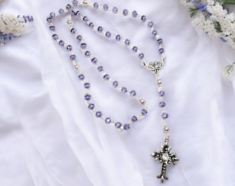 Rosario de plata con cuentas de cristal checo de color violeta y perlas de cristal violeta hechas a mano
