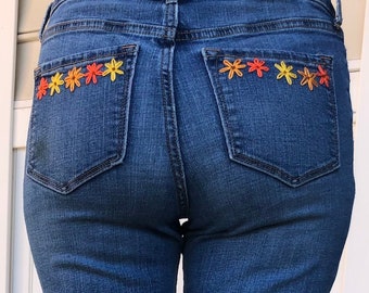 Vaqueros ajustados para mujer de Old Navy con flores de mayo bordadas a mano, talla seis