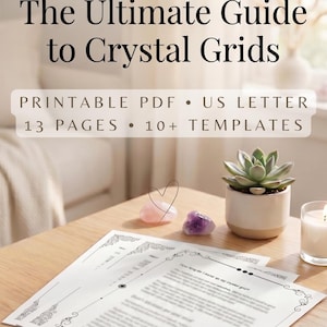 Pode incluir: Um guia em PDF imprimível intitulado The Ultimate Guide to Crystal Grids, com 13 páginas e mais de 10 modelos no formato US Letter. O documento apresenta texto preto e bordas decorativas em papel branco, exibido com cristais e uma suculenta.