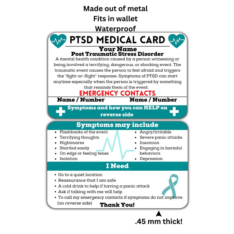 Pode incluir: Um cart&atilde;o m&eacute;dico azul-turquesa e branco com o texto "PTSD Medical Card" em letras vermelhas em negrito. O cart&atilde;o inclui informa&ccedil;&otilde;es sobre o Transtorno de Estresse P&oacute;s-Traum&aacute;tico (TEPT) e como ajudar algu&eacute;m que est&aacute; passando por TEPT. O cart&atilde;o &eacute; feito de metal e &eacute; &agrave; prova d'&aacute;gua. Tem 0,45 mm de espessura.