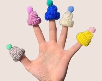 Small pet winter hats for photos hamsters gerbils rabbits rats mice birds rodents winter decor toques pompom hat