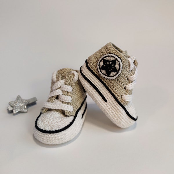 Hochwertige Baby Chucks in verschiedenen Farben aus 100% Baumwolle | Strickware | Handarbeit