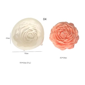 May include: Two flower-shaped objects. One is a white, oval-shaped object with a rose design, measuring 90mm x 43mm. The other is a coral-colored, rose-shaped candle, measuring 82mm x 34mm. The number "04" is in the upper right corner.