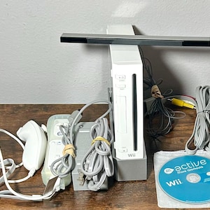 Nintendo Wii Bundle Complete- Game Cube Capable RVL-001 Wii Active TESTED