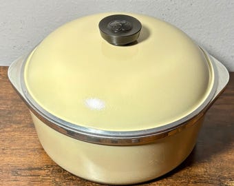 Vintage Club Dutch Oven 4 QT Cream/Almond Cast Aluminum with Lid