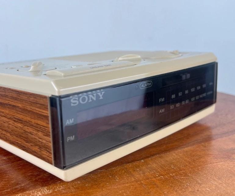 Vintage Sony Dream Machine ICF-C3W Faux Woodgrain Alarm Clock AM/FM Radio Tested