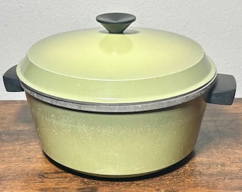 Vintage 1960s Colorama by Regal Avocado Green Aluminum 4 QT Dutch Oven with lid