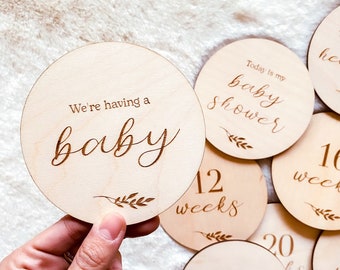 We're having a baby announcement, Wooden pregnancy announcement sign, Wooden discs for pregnancy, Pregnancy keepsake