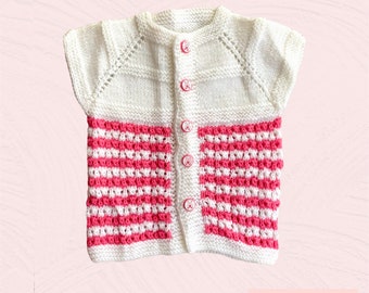 Pull rose blanc en tricot de bébé