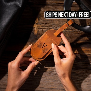 Leather Luggage Tag, Engraved Leather Luggage Tags, Personalized Gift, Travelers Gift, Holiday Gift, Personalized Luggage Tag, Gift for Her