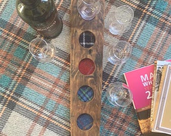 Tábua de degustação de uísque para 5 copos de uísque Glencairn. Encartes Harris Tweed®, barril de uísque de carvalho reciclado, presente de uísque