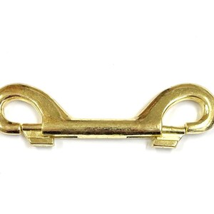 May include: A gold-coloured metal double-ended snap hook with two loops.