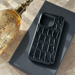 Crocodile Embossed Leather iPhone Case: Personalized Luxury Gift