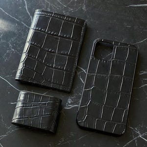 Crocodile Embossed Leather iPhone Case: Personalized Luxury Gift