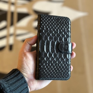 Étui livre en cuir de python véritable pour iPhone 16 15 14, étui Caldholder, étui pour iPhone 16 en python, coque en cuir personnalisée pour iPhone, iPhone 16 de luxe