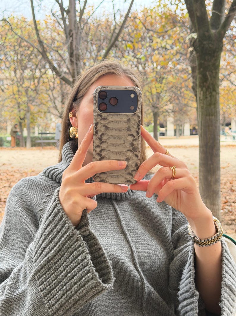 Coque iPhone en cuir de python : MagSafe, cadeau de luxe personnalisé image 1
