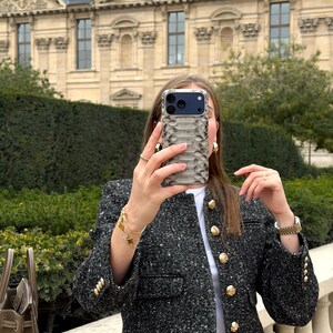 Coque iPhone en cuir de python : MagSafe, cadeau de luxe personnalisé image 3