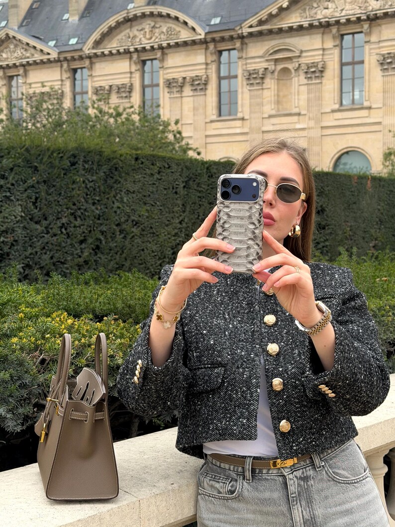 Coque iPhone en cuir de python : MagSafe, cadeau de luxe personnalisé image 2