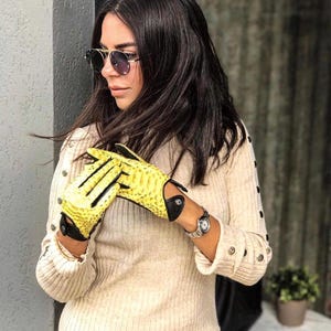 Luxury Python Leather Driving Gloves: Designer Style image 5
