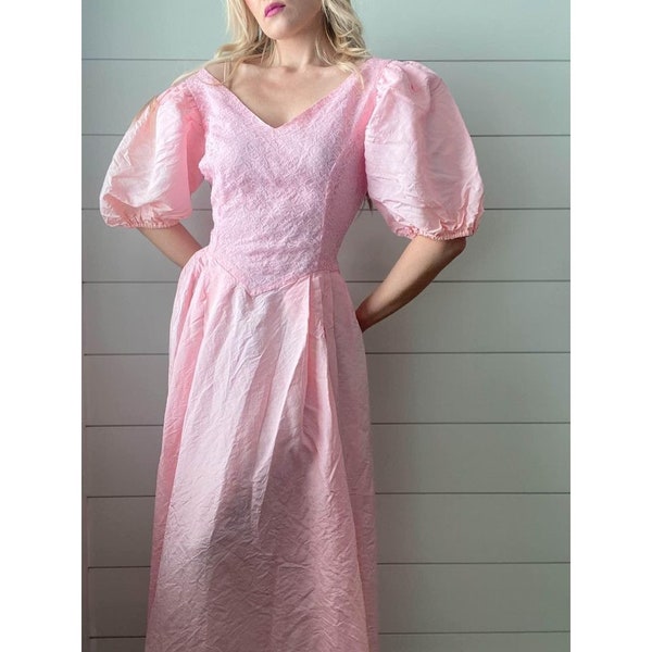 Robe de bal princesse rose Glinda la bonne sorcière des années 1980