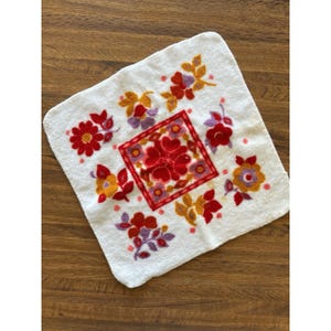 Vintage Fieldcrest FLAWED 60s/70s Groovy Psychedelic Washcloth 12” X 12”