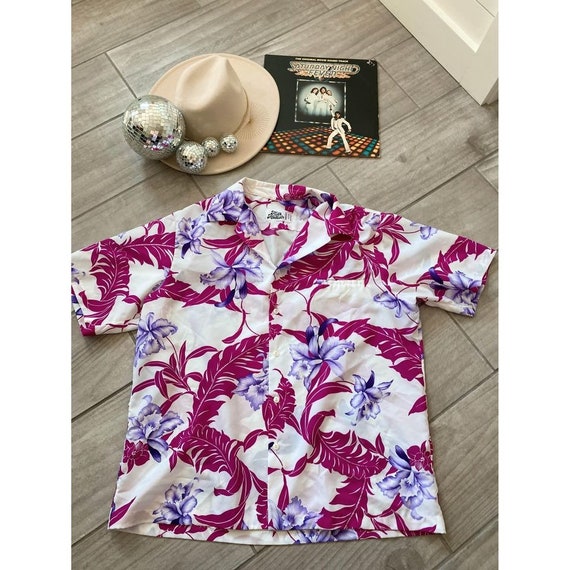1980s Hilo Hattie Menswear Tropical Paradise Butto