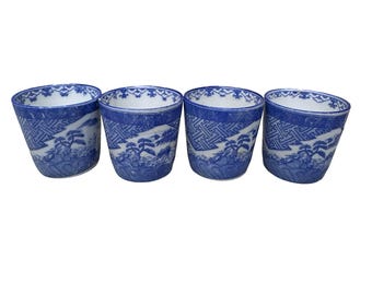 Set van 4 Japanse blauw-witte porseleinen theekopjes met landschapsontwerp