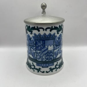 Vintage porcelain beer stein with pewter lid by Kaiser (0.5 l). Germany. 3404