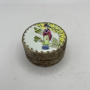 Antique handmade jewelry/trinket box. Japan. 2869